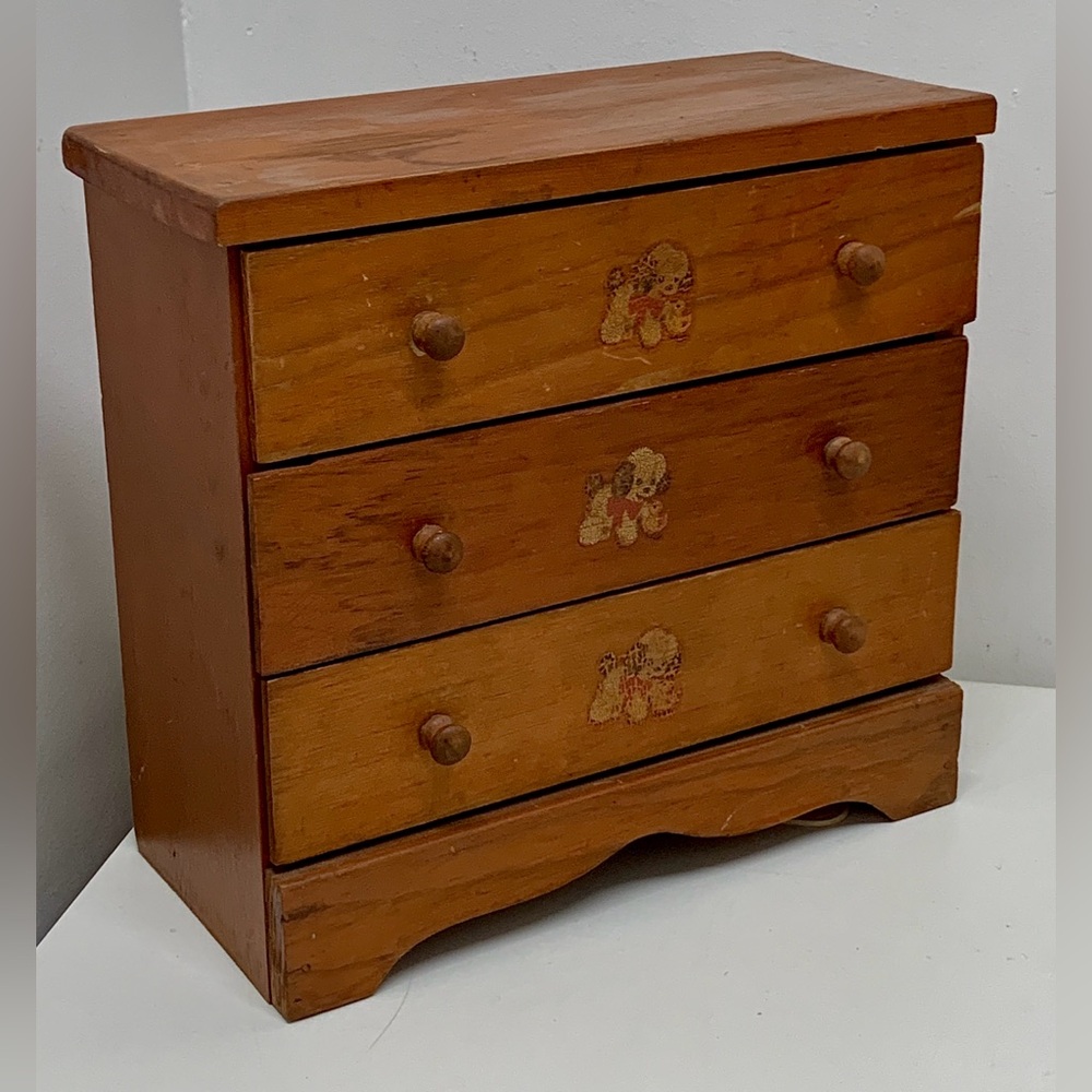 Mid Century Vtg Wooden Lithographed Puppy Dog 3 Drawer Doll Chest Dresser Trunk
